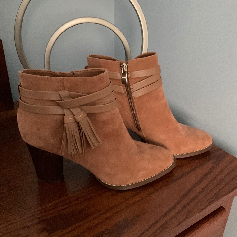 EUC White House Black Market Booties -Size 8.5